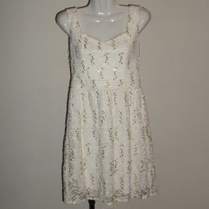 Emerald Sundae White and Gold Dress Size: 9